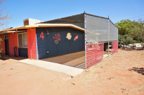 4 Page Street - Colourful and Shady 3-Bedroom Home